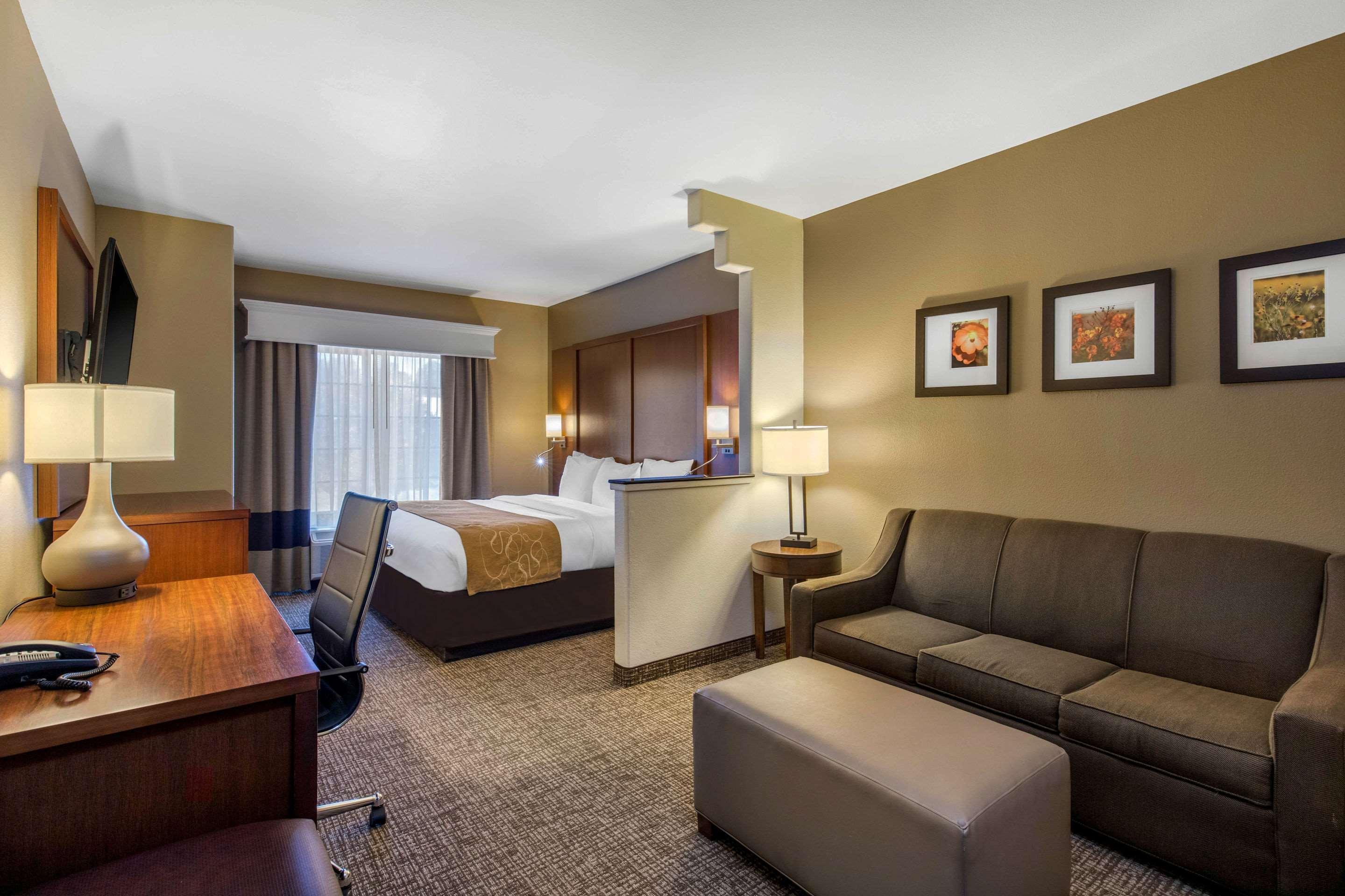 Comfort Suites Marshall Exterior photo