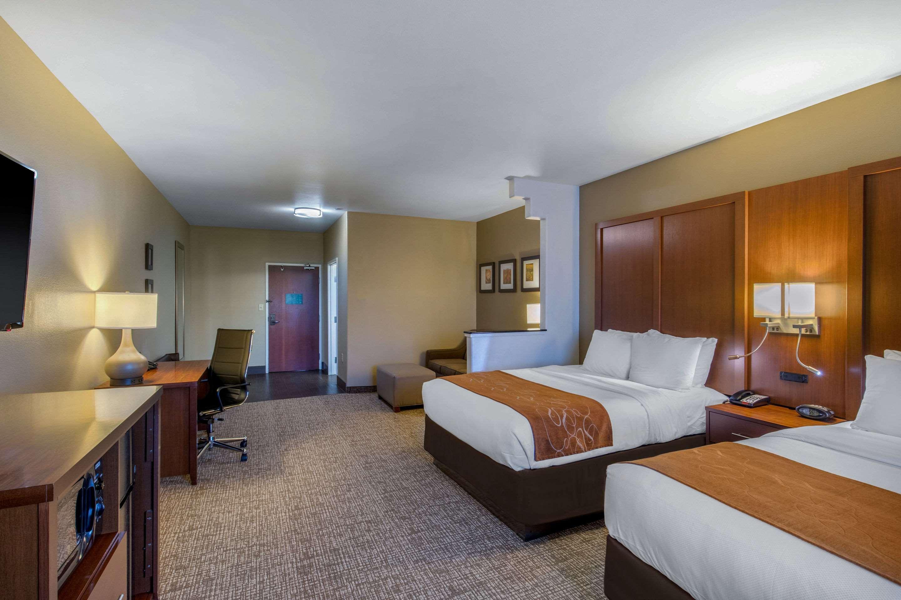 Comfort Suites Marshall Exterior photo