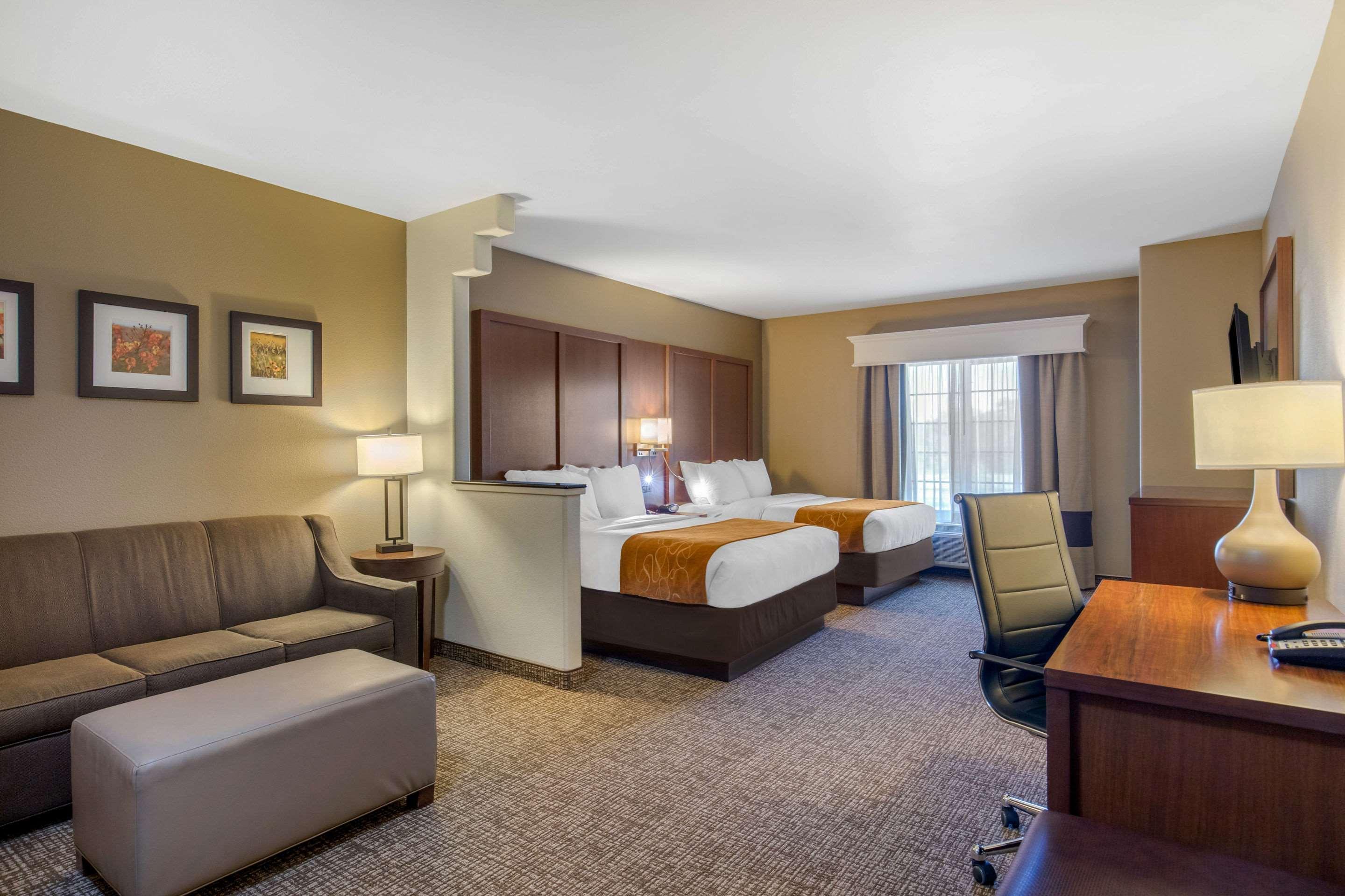Comfort Suites Marshall Exterior photo