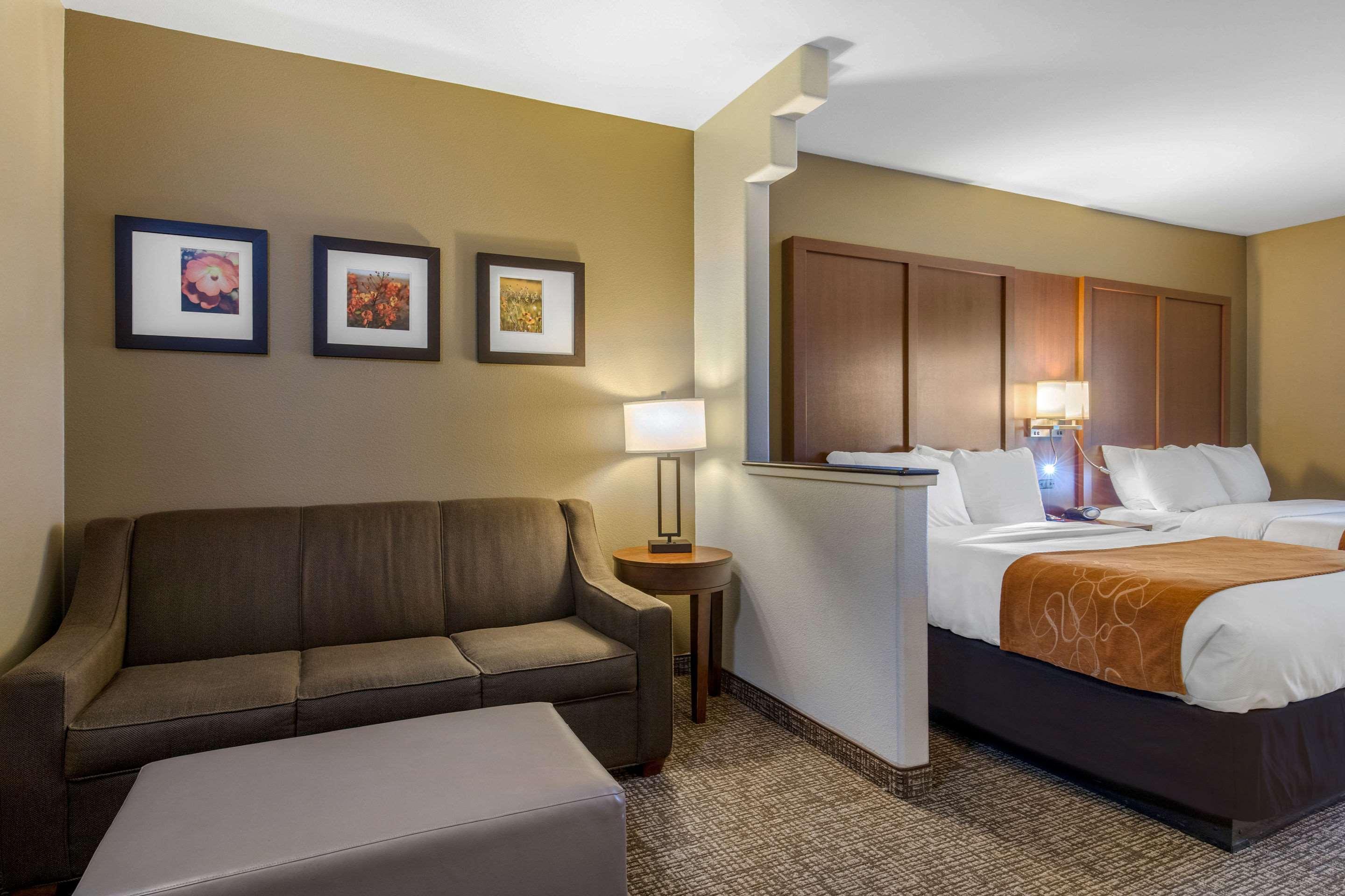Comfort Suites Marshall Exterior photo
