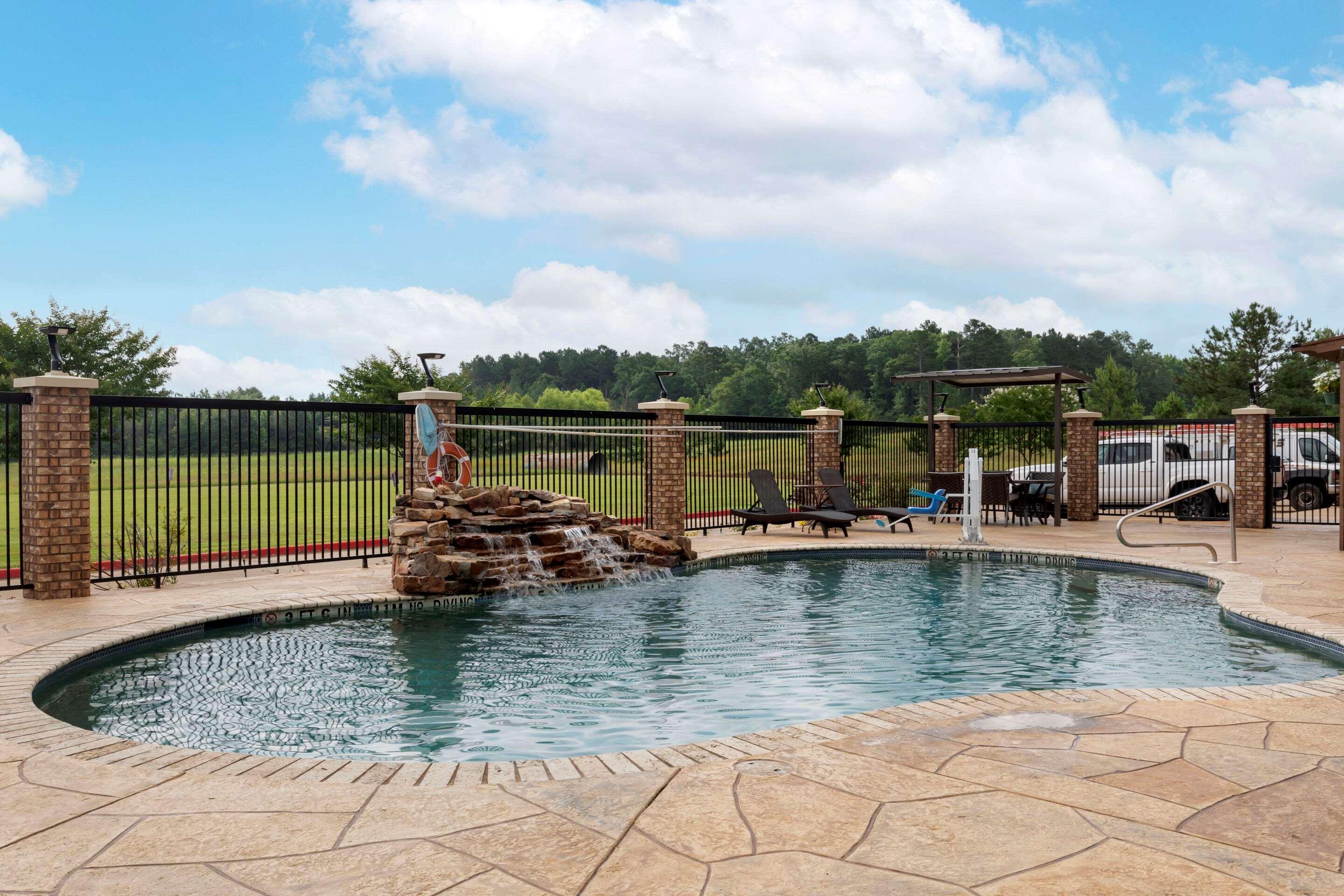 Comfort Suites Marshall Exterior photo