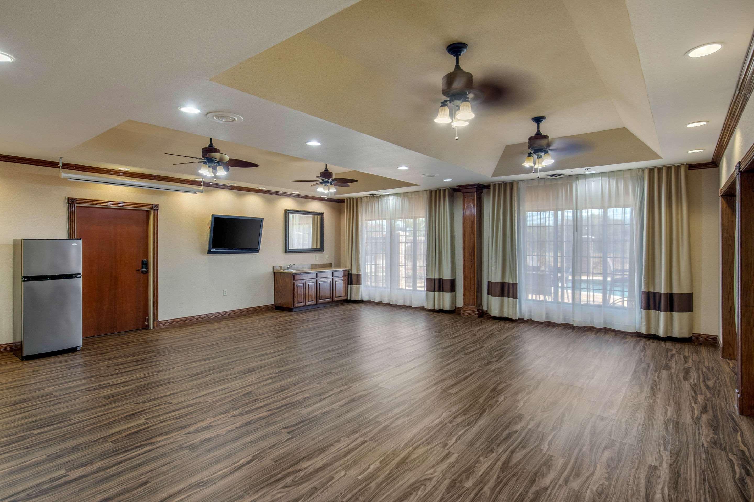 Comfort Suites Marshall Exterior photo