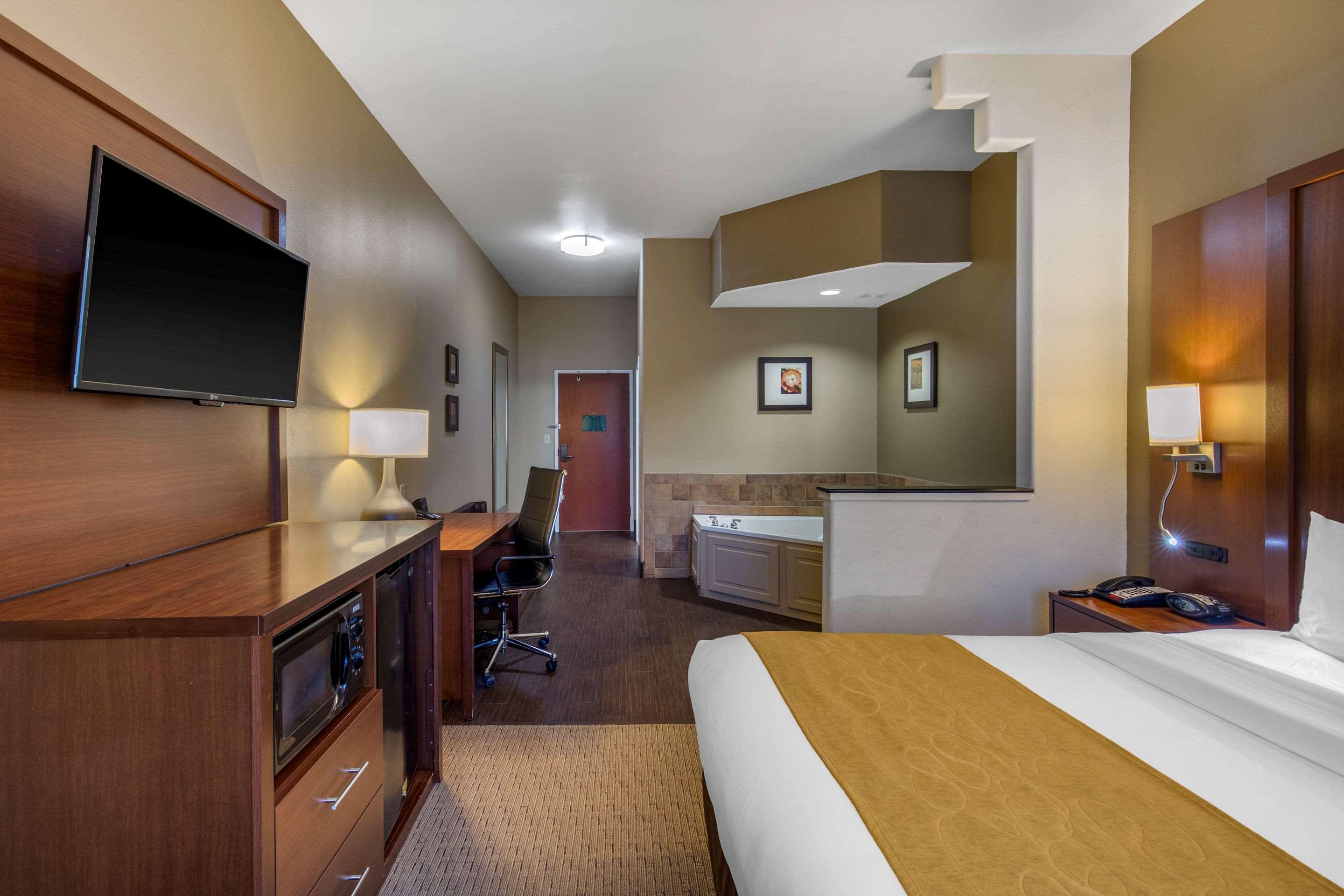 Comfort Suites Marshall Exterior photo
