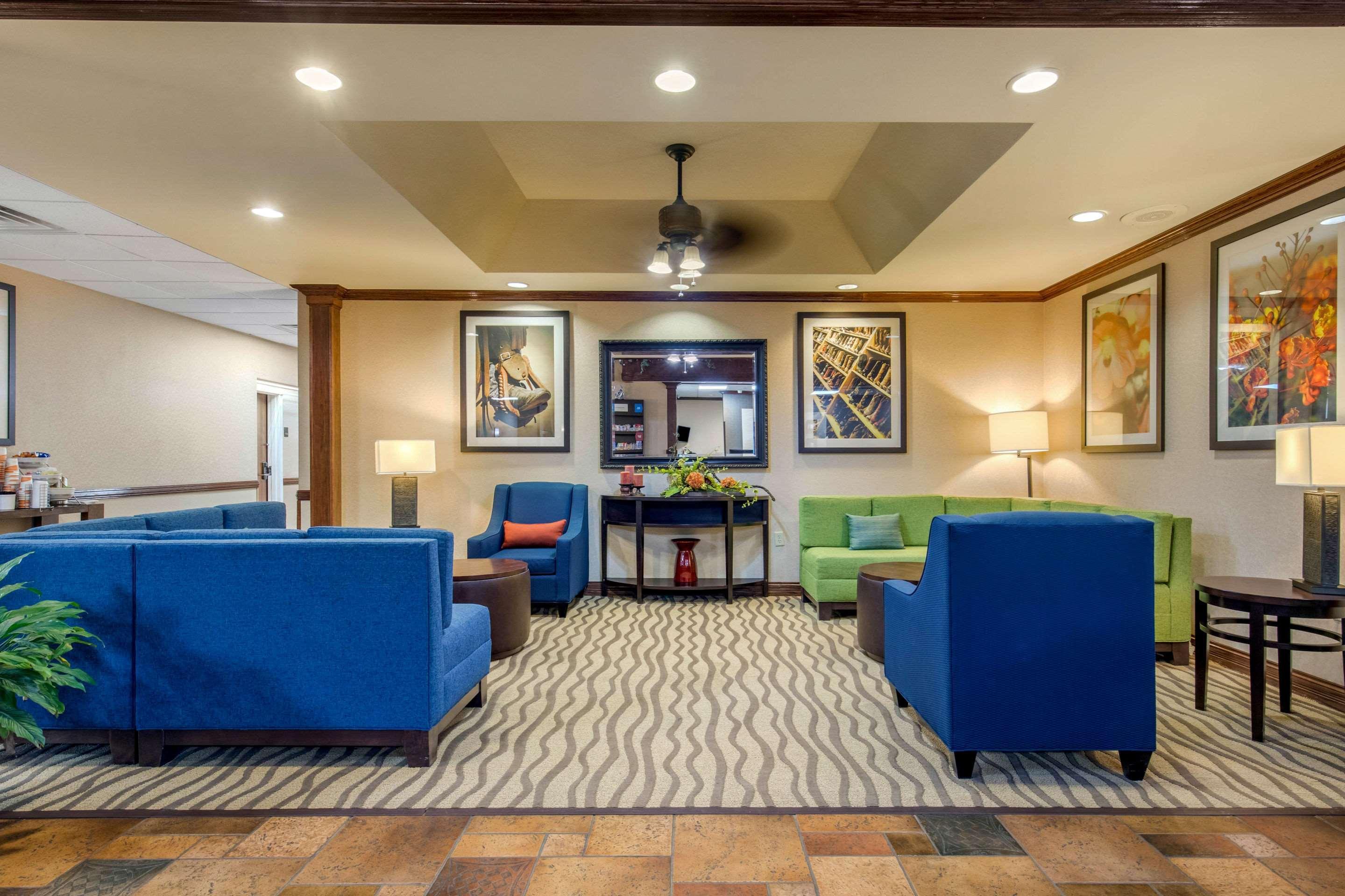 Comfort Suites Marshall Exterior photo