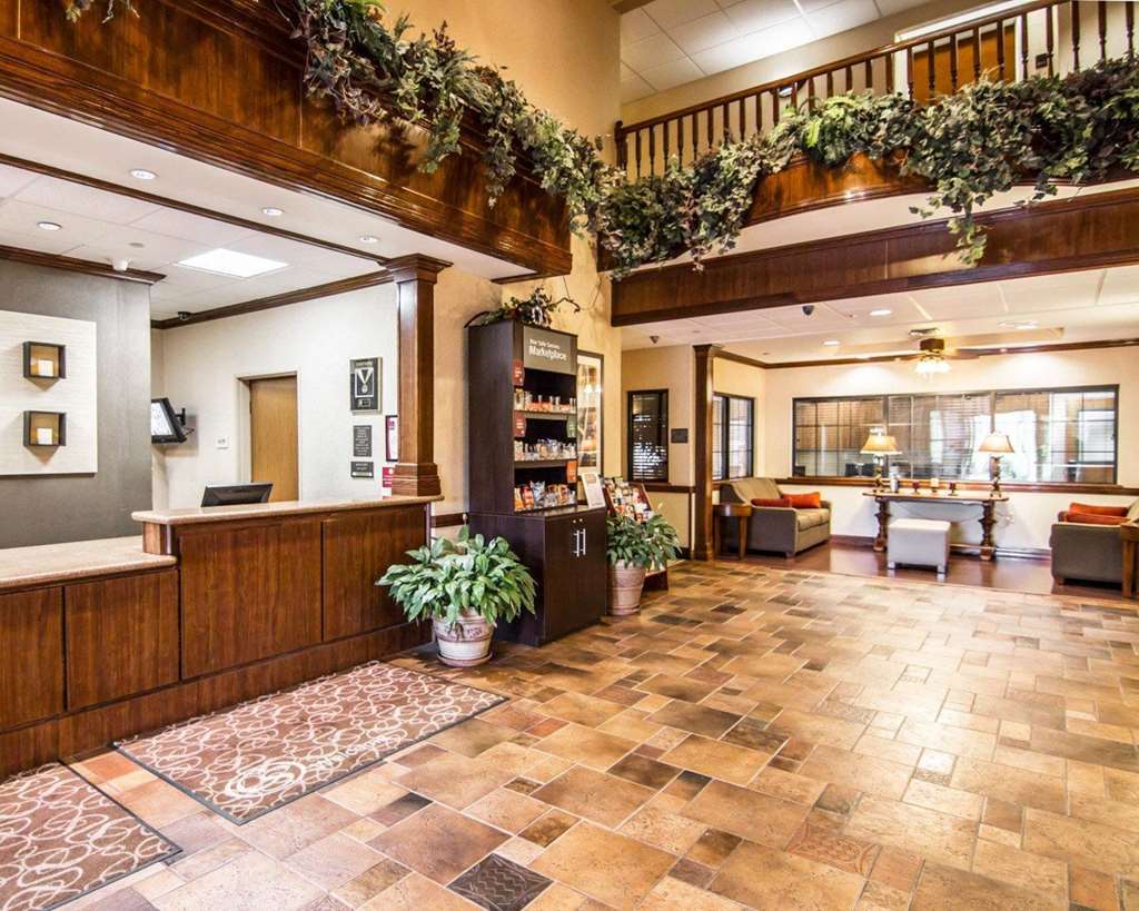 Comfort Suites Marshall Interior photo