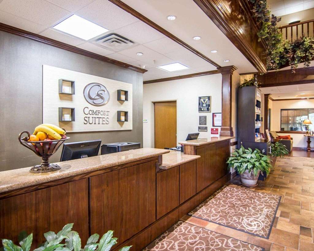 Comfort Suites Marshall Interior photo