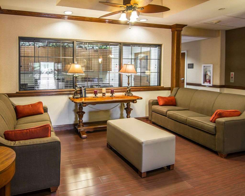Comfort Suites Marshall Interior photo