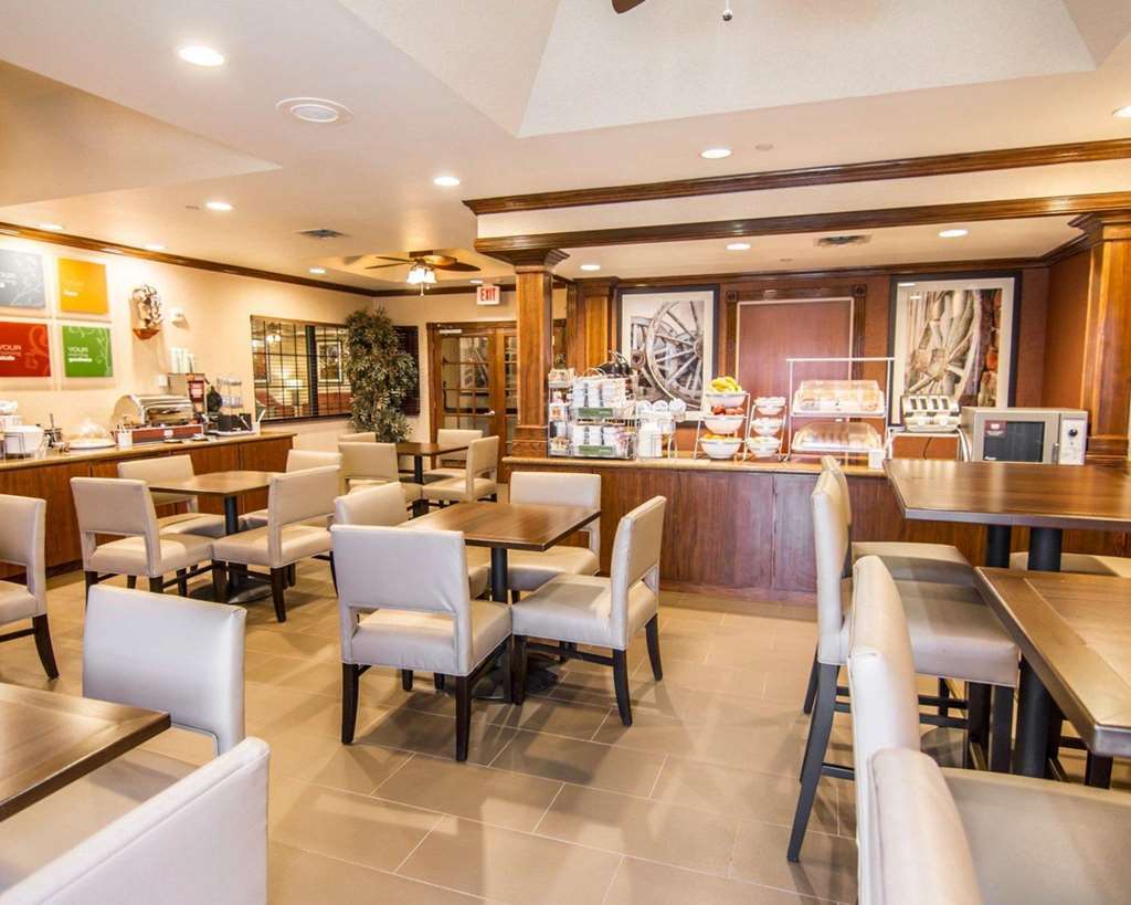 Comfort Suites Marshall Restaurant photo